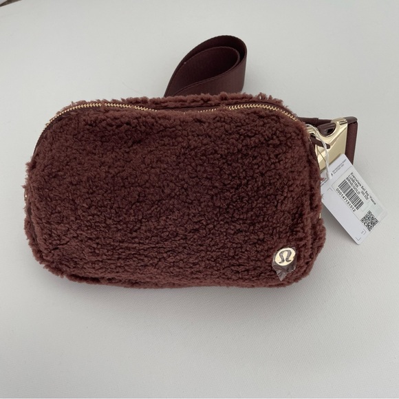 NWT Lululemon Everywhere Fleece Belt Bag 1L Brown Earth/Gold - Picture 1 of 15
